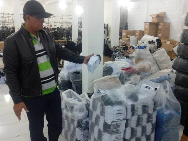 Pabrik Kaos Kaki Hitam Putih di Palembang